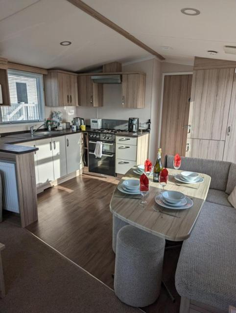 Sleeps 6 Modern And Bright Caravan Littlesea Haven Weymouth Exterior foto